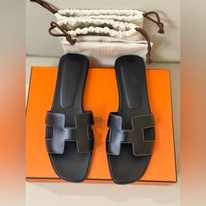 SOLD - Hermes Oran Sandals in Noir (Authentic) Size 9/39.5